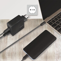 LogiLink USB Steckdosenadapter, 1x USB-C Port & 1x USB-A Port, 65W, Drinnen, AC, 20 V, Schwarz